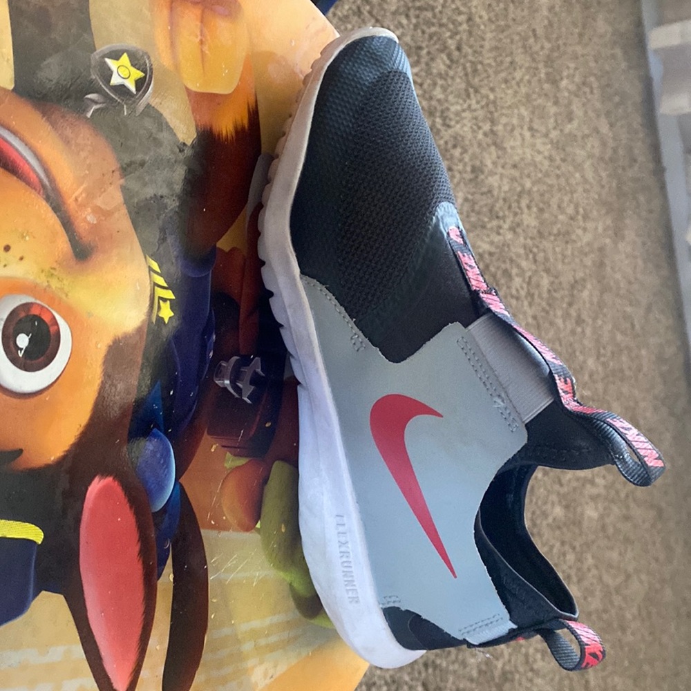 Nike girls shoes